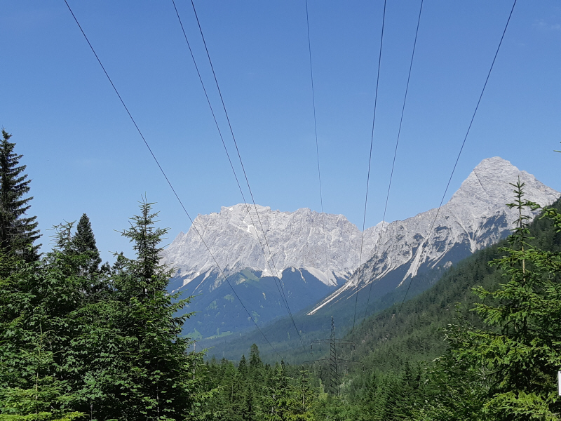 Fernpass mit Blick auf Zugspitze